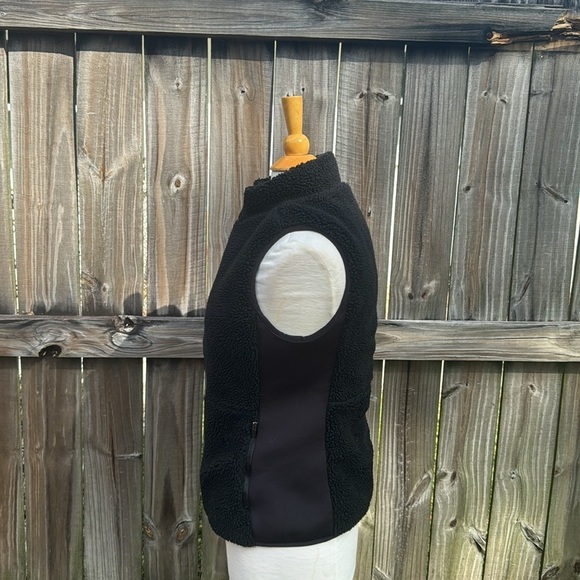 Fabletics Sedona Fleece Vest, size small - Picture 5 of 7